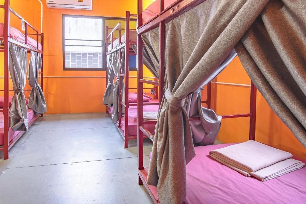 Oyo 586 I Hostel Phuket Exterior photo
