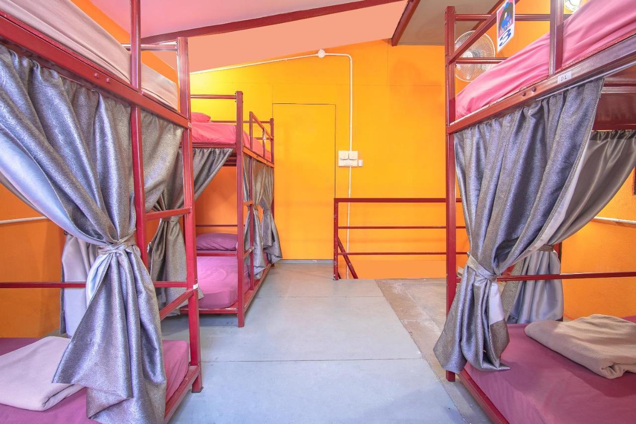 Oyo 586 I Hostel Phuket Exterior photo